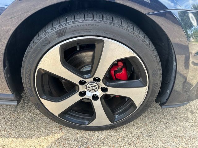 Used 2017 Volkswagen Golf 4-Door FWD image 18