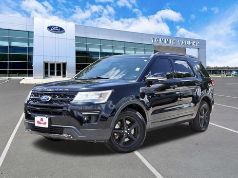 Used 2018 Ford Explorer XLT FWD image 1