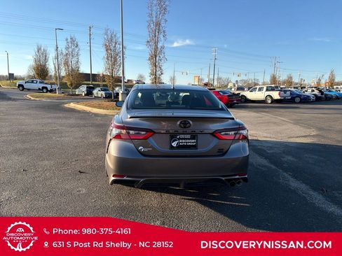 Used 2022 Toyota Camry SE image 8