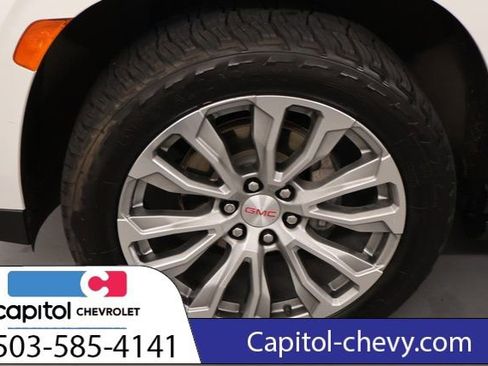 Used 2021 GMC Yukon Denali w/ Denali Premium Package image 10