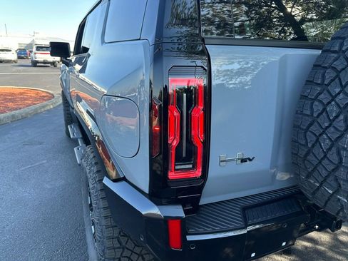 New 2025 GMC Hummer EV 2X w/ Extreme Off-Road Package image 13