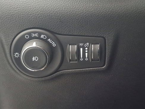 Used 2024 Jeep Compass Latitude image 22