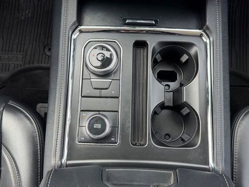 Used 2024 Ford Expedition XLT image 33