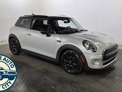 Used 2019 MINI Cooper 2-Door Hardtop image 9
