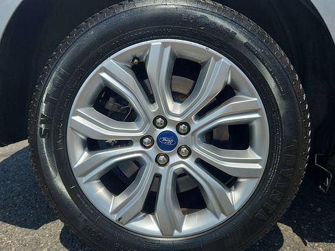 Used 2022 Ford Edge Titanium AWD/4WD image 8