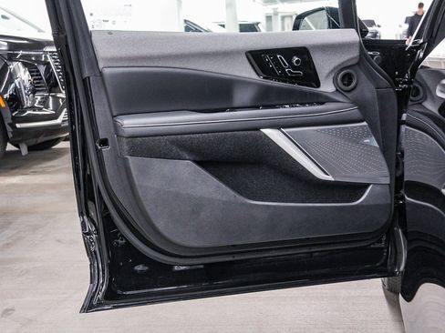 Used 2025 Cadillac Optiq Luxury 1 image 22