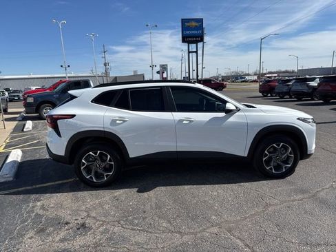 Used 2024 Chevrolet Trax LT image 8