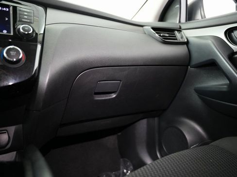 Used 2021 Nissan Rogue Sport S image 47