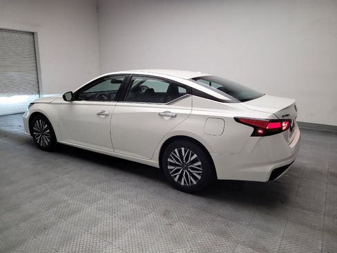 Used 2024 Nissan Altima 2.5 SV FWD image 3