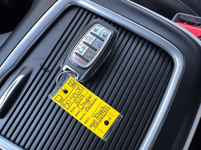 Used 2024 Chrysler Pacifica Touring-L FWD image 30