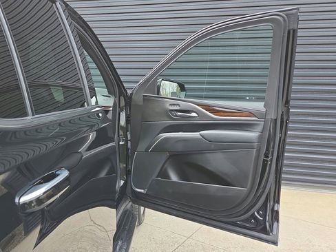 Used 2023 Cadillac Escalade Premium Luxury AWD/4WD image 21