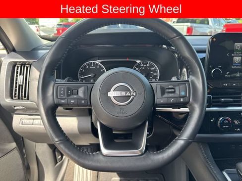 Used 2025 Nissan Pathfinder SL FWD image 11