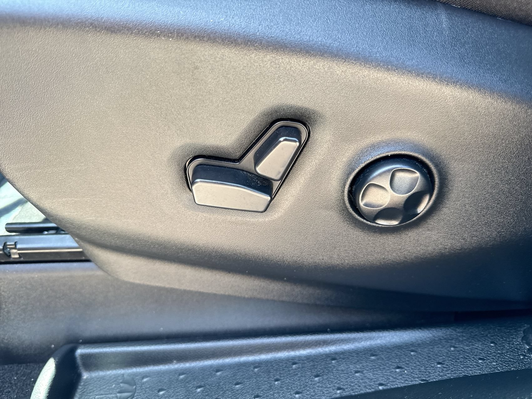 Used 2025 Chrysler Pacifica Select FWD image 12
