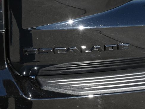 Used 2024 Cadillac Escalade Premium Luxury image 22