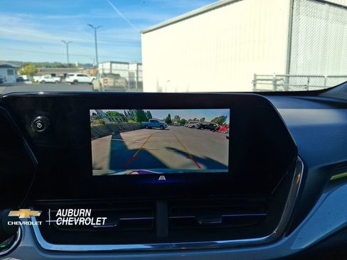 Used 2025 Chevrolet Trax LT FWD image 14