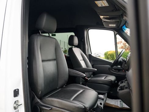 Used 2024 Mercedes-Benz Sprinter 2500 image 19