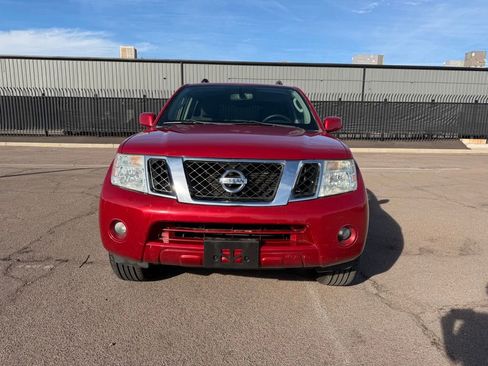 Used 2011 Nissan Pathfinder SV image 3