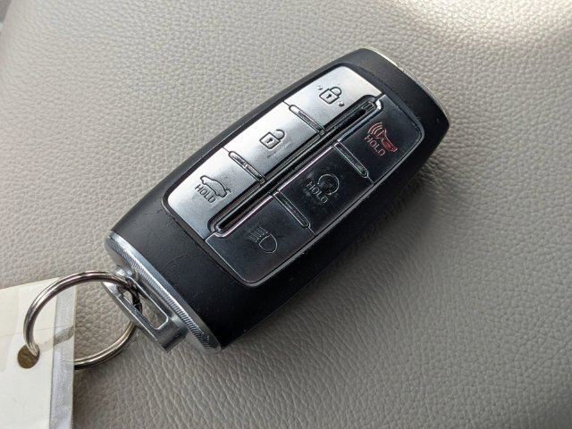 Used 2022 Genesis G70 2.0T RWD image 8