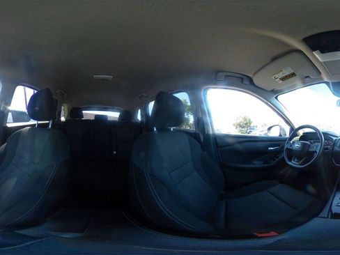 Used 2025 Nissan Rogue SV FWD image 44