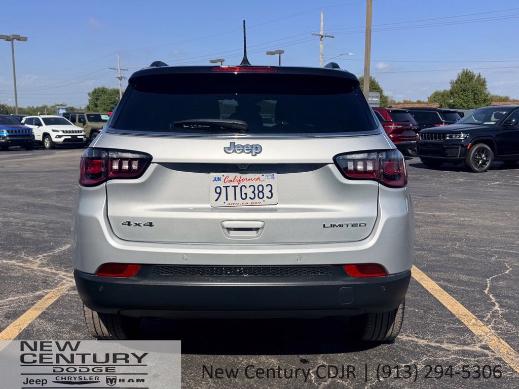 Used 2025 Jeep Compass Limited AWD/4WD image 4