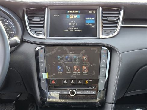 New 2025 INFINITI QX50 Luxe image 17