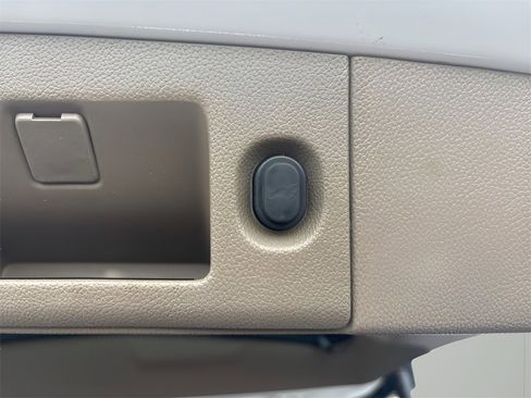 Used 2017 GMC Yukon XL SLT w/ Open Road Package image 17