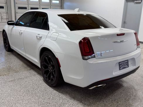 Used 2019 Chrysler 300 Touring w/ Sport Appearance Package RWD image 2