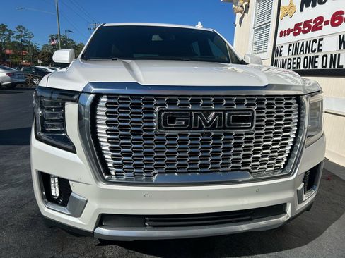 Used 2022 GMC Yukon XL Denali image 3
