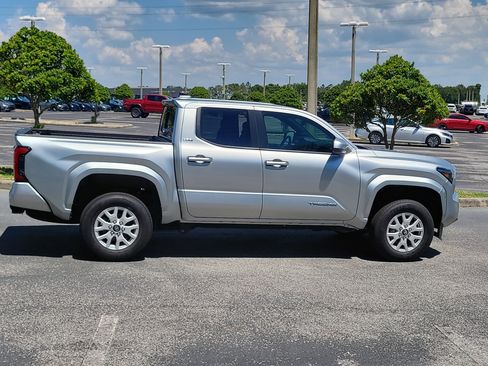 Certified 2024 Toyota Tacoma SR5 w/ SR5 Upgrade Package AWD/4WD image 8
