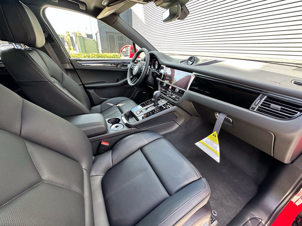 Certified 2026 Porsche Macan AWD/4WD image 39