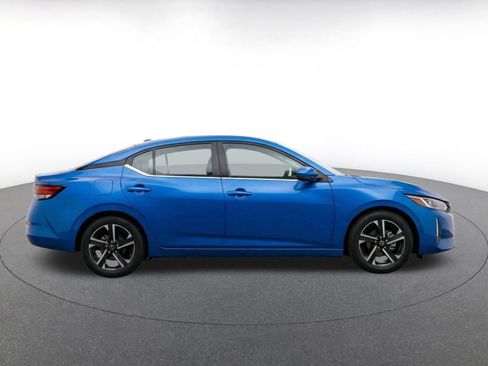 Used 2025 Nissan Sentra SV FWD image 10