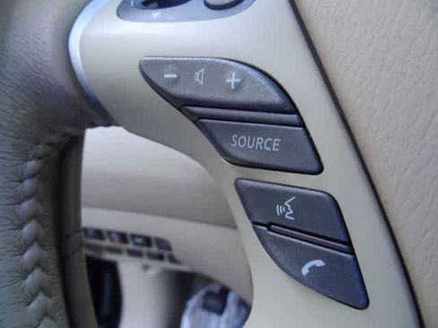 Used 2014 Nissan Pathfinder Platinum w/ Platinum Premium Package FWD image 31