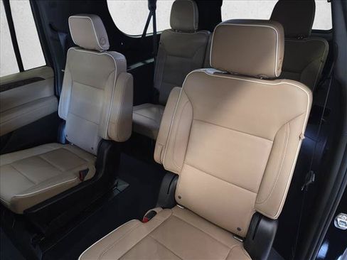 Used 2021 Chevrolet Suburban Premier w/ Premium Package AWD/4WD image 14