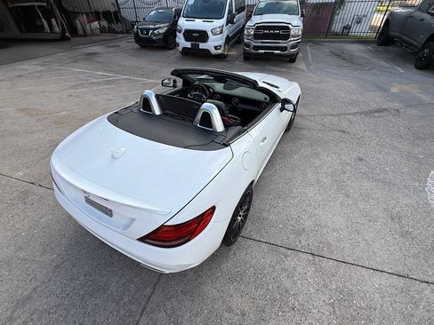 Used 2018 Mercedes-Benz SLC 300 w/ Premium 1 Package image 33