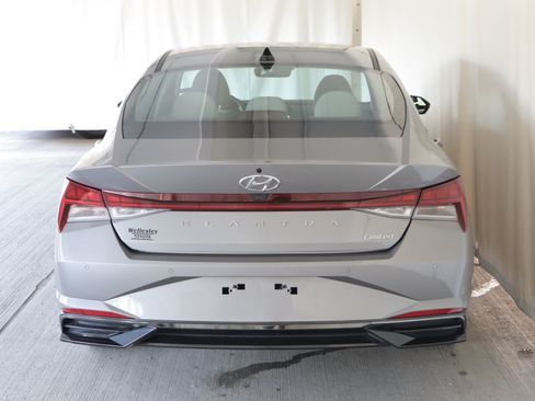 Used 2022 Hyundai Elantra Limited w/ Cargo Package FWD image 28