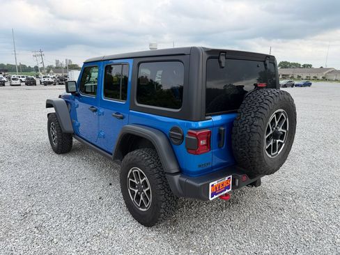 Used 2025 Jeep Wrangler Unlimited Rubicon w/ Convenience Group AWD/4WD image 28