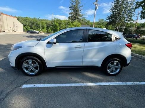 Used 2017 Honda HR-V LX image 5