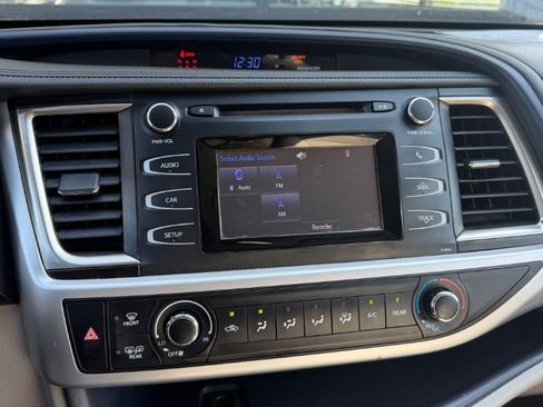 Used 2019 Toyota Highlander LE FWD image 10