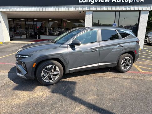 Used 2025 Hyundai Tucson SEL FWD image 2