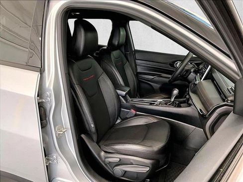 Used 2024 Jeep Compass Trailhawk AWD/4WD image 9