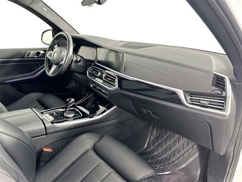 Used 2022 BMW X5 xDrive40i w/ Premium Essential Package image 29