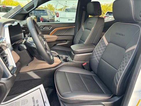 Used 2026 GMC Canyon Denali AWD/4WD image 14