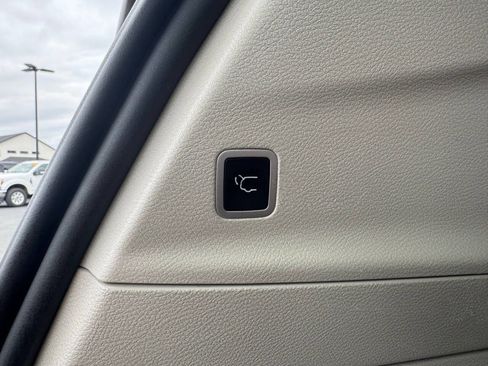 Used 2022 Chrysler Pacifica Limited image 10