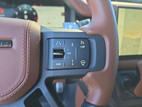 Certified 2025 Land Rover Defender 110 image 30