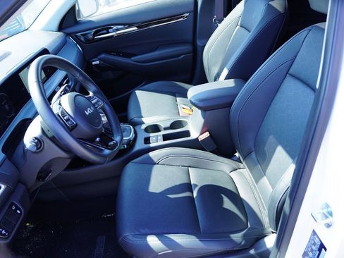 Certified 2024 Kia Seltos SX w/ SX Sunroof Package image 4