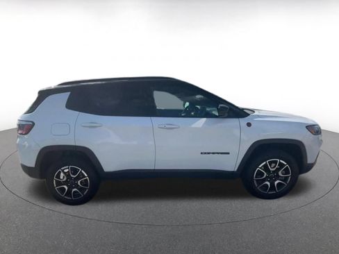 Used 2025 Jeep Compass Trailhawk AWD/4WD image 15