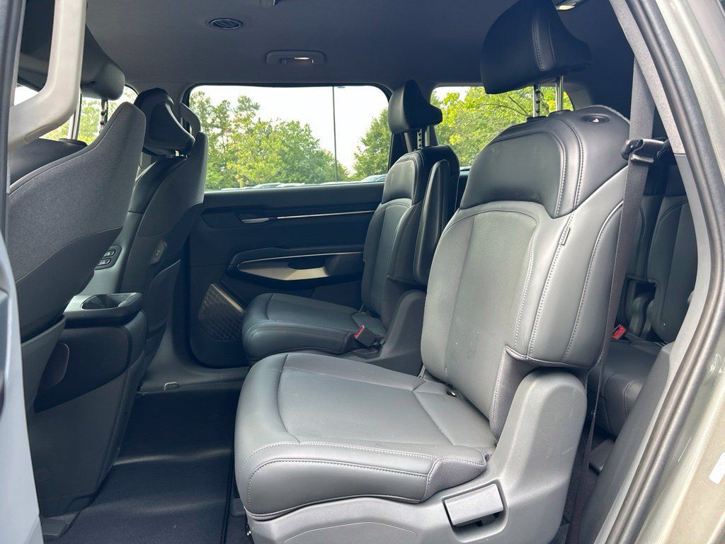 Used 2024 Kia EV9 Light Long Range RWD image 19