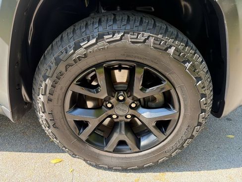 Used 2017 Jeep Cherokee Trailhawk w/ Cold Weather Group AWD/4WD image 14
