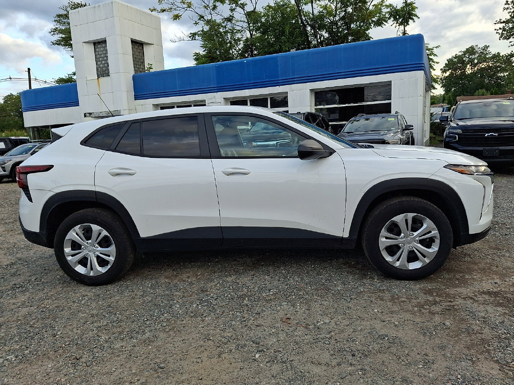 Certified 2024 Chevrolet Trax LS FWD image 9