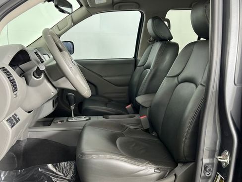 Used 2020 Nissan Frontier SV image 6